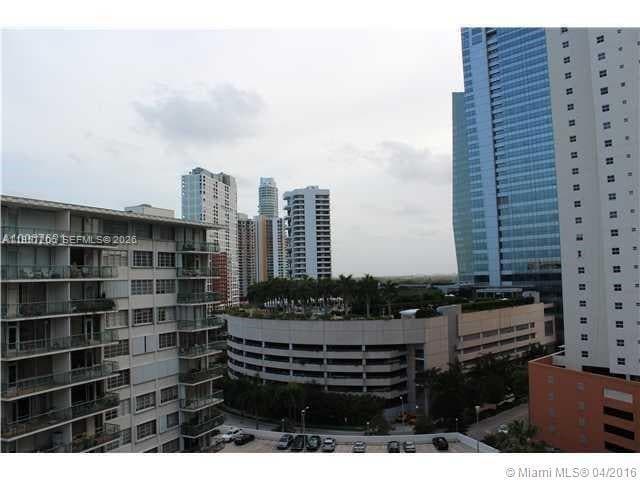 1402 Brickell Bay Dr in Miami, FL - Building Photo - Building Photo
