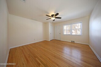 8 Viola Ave in Leonardo, NJ - Building Photo - Building Photo