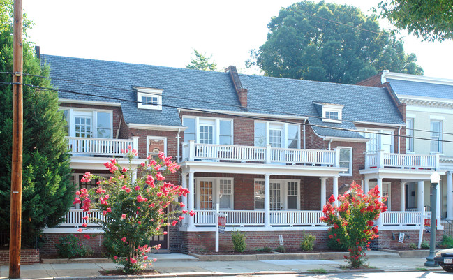 2904-2906 E Broad St in Richmond, VA - Foto de edificio - Building Photo