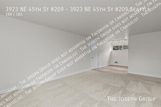 3923 NE 45th St in Seattle, WA - Building Photo - Building Photo