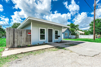 1224 Avenue H in Bay City, TX - Building Photo - Building Photo