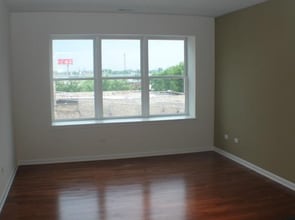 4217 W Irving Park Rd, Unit 2C in Chicago, IL - Foto de edificio - Building Photo