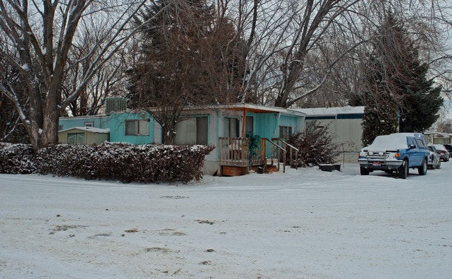 Meadows Mobile Park in Mountain Home, ID - Foto de edificio - Building Photo