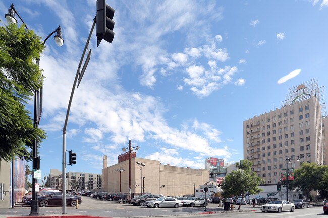 Hollywood Center - Tower 2 in Los Angeles, CA - Foto de edificio - Building Photo