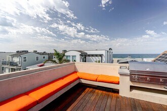 19 4th Ct in Hermosa Beach, CA - Foto de edificio - Building Photo