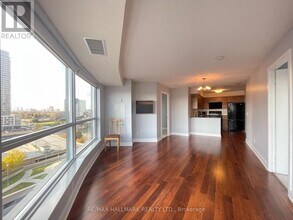 135 Village Green Square in Toronto, ON - Building Photo - Building Photo