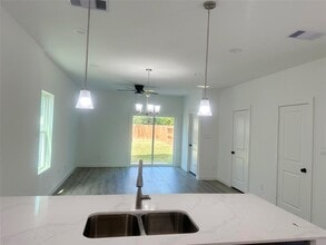 7813 Hirsch Rd in Houston, TX - Building Photo - Building Photo