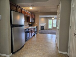 2012 Hickoryleaf Ln in Raymore, MO - Building Photo - Building Photo
