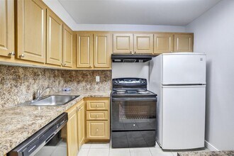 6500 Cypress Rd in Plantation, FL - Building Photo - Building Photo