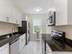 15 Green St, Unit 2 in Brookline, MA - Building Photo