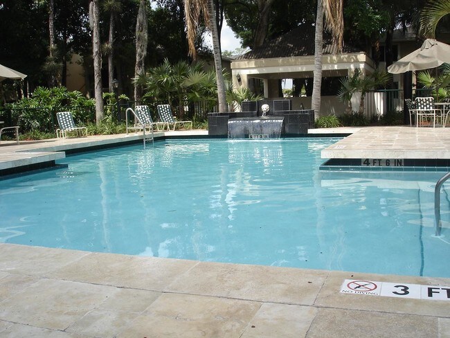 Woodsdale Oaks in Lauderdale Lakes, FL - Building Photo - Building Photo