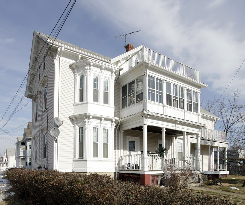 727 Park Ave in Cranston, RI - Building Photo