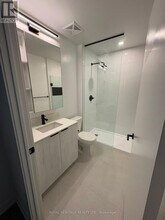 2495 Eglinton Ave W in Mississauga, ON - Building Photo - Building Photo