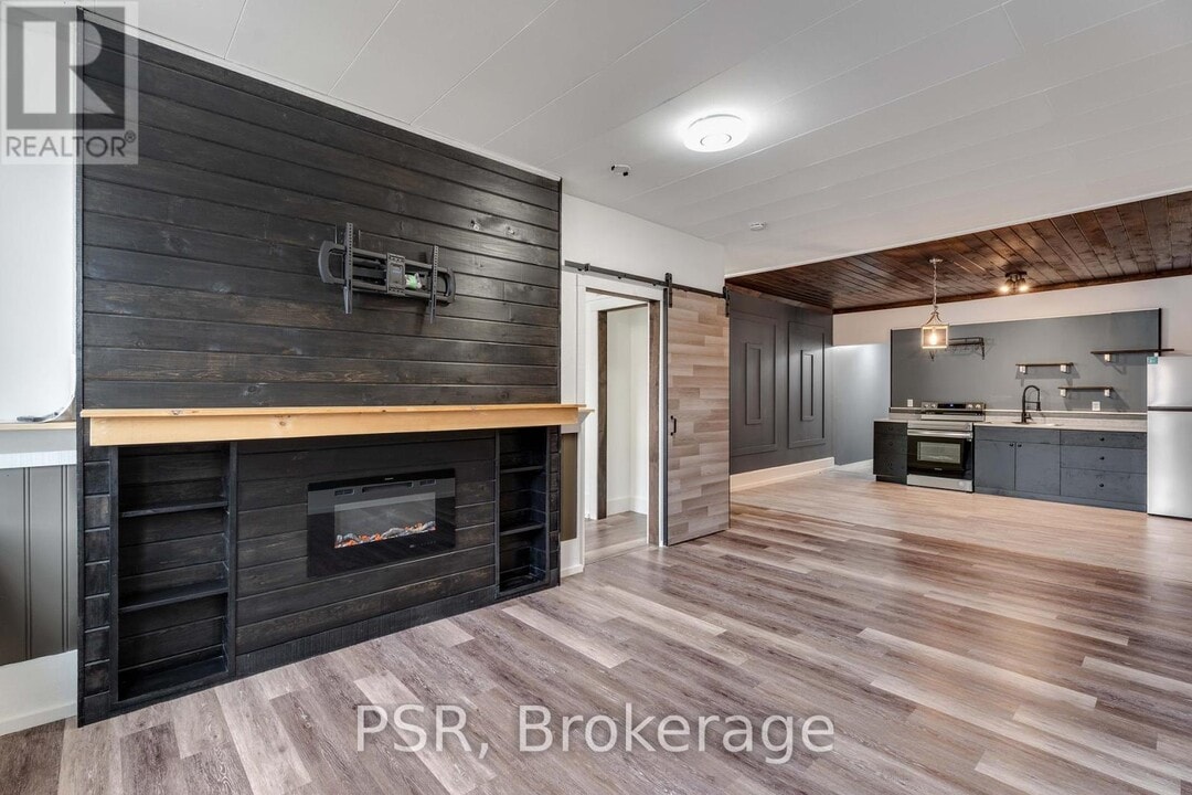 43 Manitoba St in Bracebridge, ON - Building Photo