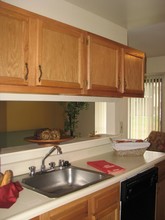 Turtle Creek Apartments in Pontiac, MI - Building Photo - Building Photo