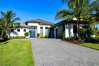 3123 Heather Glen Ct in Naples, FL - Building Photo - Building Photo