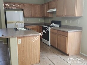 2035 E Calle Sierra Del Manantial in Tucson, AZ - Building Photo - Building Photo
