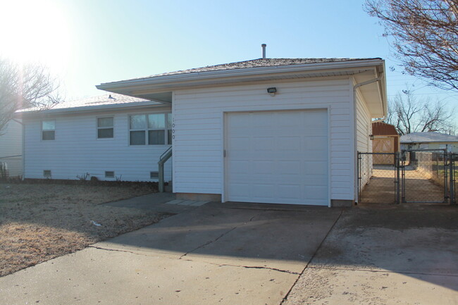 1000 Harold Dr in Midwest City, OK - Building Photo - Building Photo