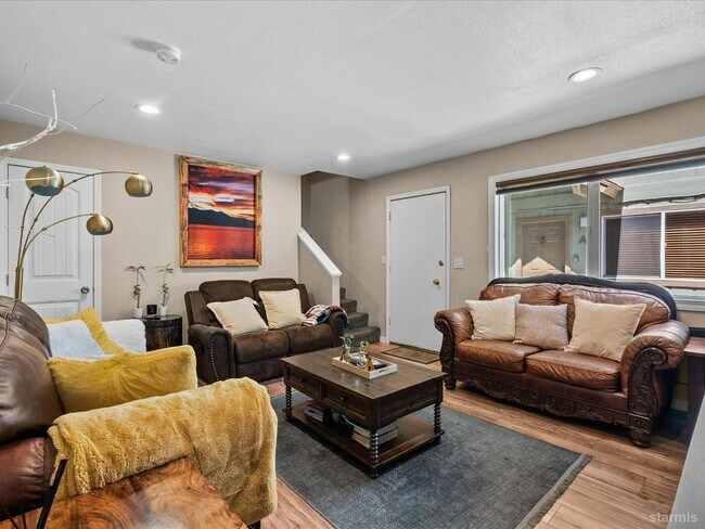 3625 Larch Ave in South Lake Tahoe, CA - Building Photo - Building Photo