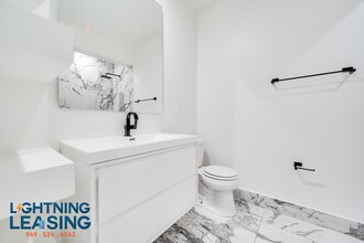 8811-8813 Burton Way in West Hollywood, CA - Building Photo - Building Photo
