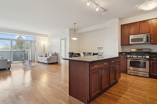 77 N Quentin Rd in Palatine, IL - Building Photo - Building Photo