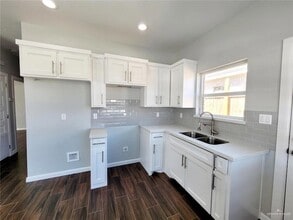 5805 Nightingale Ave, Unit 2 in McAllen, TX - Foto de edificio - Building Photo