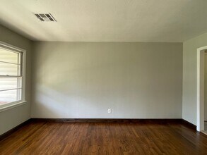 1101 Sycamore Dr in Midwest City, OK - Building Photo - Building Photo