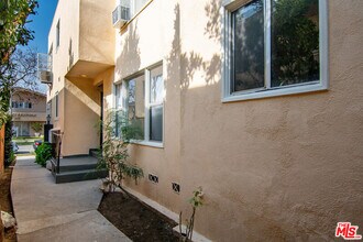 344 Rexford Dr, Unit 2 in Beverly Hills, CA - Building Photo - Building Photo