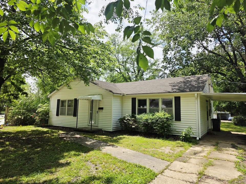 1615 Wood St in Jonesboro, AR - Foto de edificio