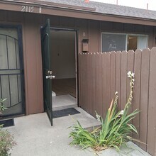 2115 1/2 S Broden St, Unit B in Anaheim, CA - Building Photo - Building Photo