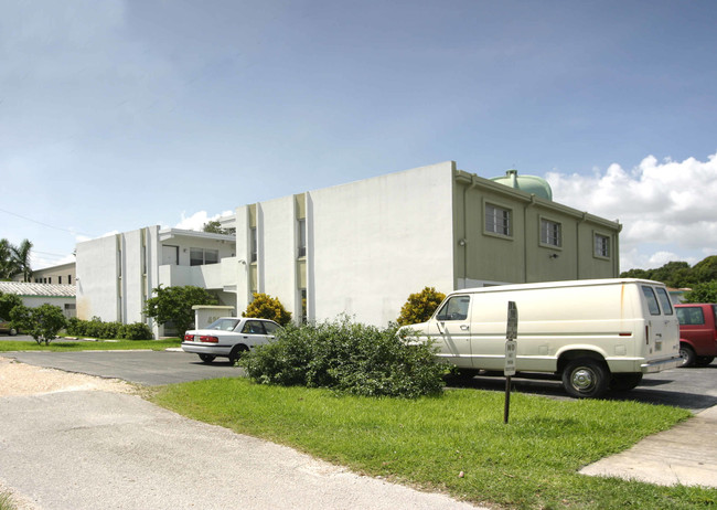 Croissant Park Apartments in Fort Lauderdale, FL - Foto de edificio - Building Photo