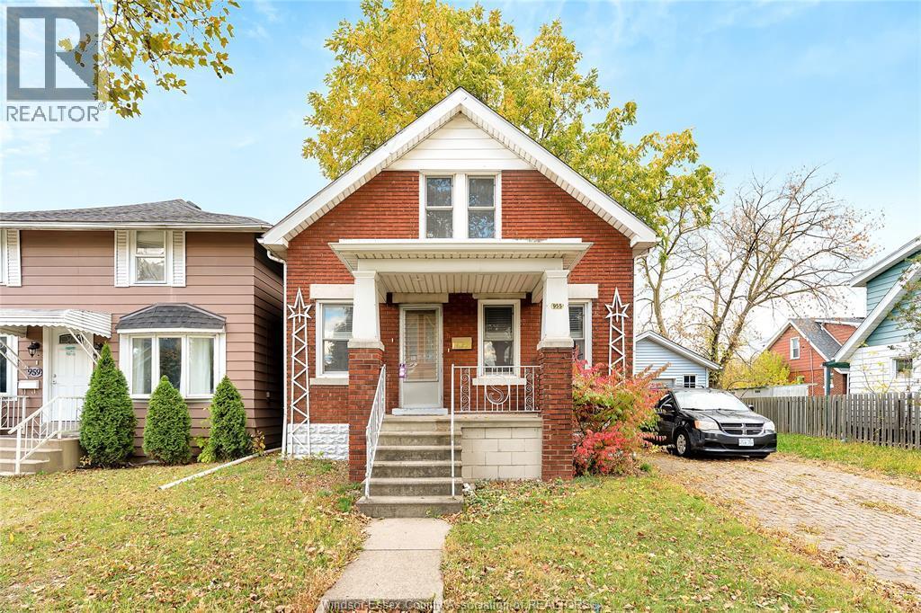 955 Pillette Rd in Windsor, ON - Building Photo