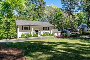 4115 Glen Devon Dr NW in Atlanta, GA - Building Photo