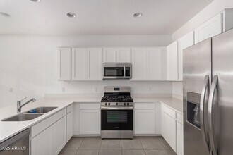 3233 Juniper Cyn Dr in Phoenix, AZ - Building Photo - Building Photo