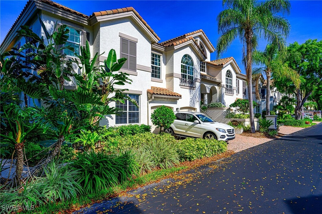 133 Colonade Cir in Naples, FL - Building Photo