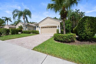 4677 Carlton Golf Dr in Wellington, FL - Building Photo - Building Photo