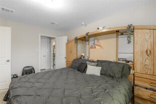 106 Rudder Wy in Huntsville, TX - Building Photo