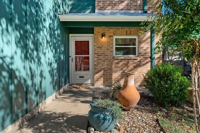 1604 Cinnamon Path in Austin, TX - Building Photo - Building Photo