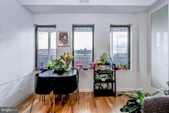 1942 N Front St in Philadelphia, PA - Foto de edificio - Building Photo