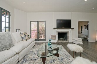 6681 Emmet Ter, Unit B in Los Angeles, CA - Building Photo - Building Photo