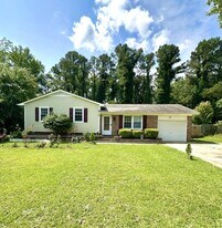 246 Azalea Dr in Spring Lake, NC - Building Photo