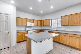 17435 W Saguaro Ln in Surprise, AZ - Building Photo - Building Photo