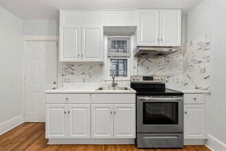 26 Branch St, Unit 1 in Quincy, MA - Foto de edificio - Building Photo