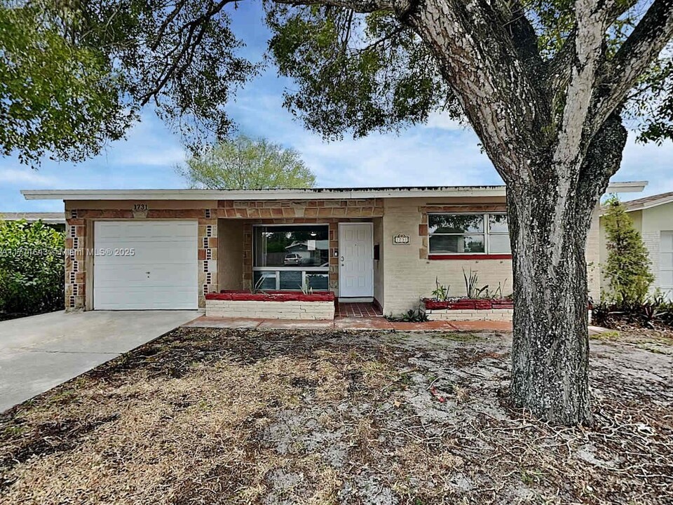 1731 N 56th Ave in Hollywood, FL - Building Photo