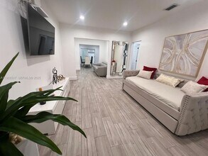 3675 SW 26th St in Miami, FL - Building Photo - Building Photo