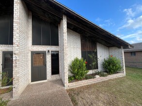 5050 Wingfoot Ln in Corpus Christi, TX - Building Photo - Building Photo
