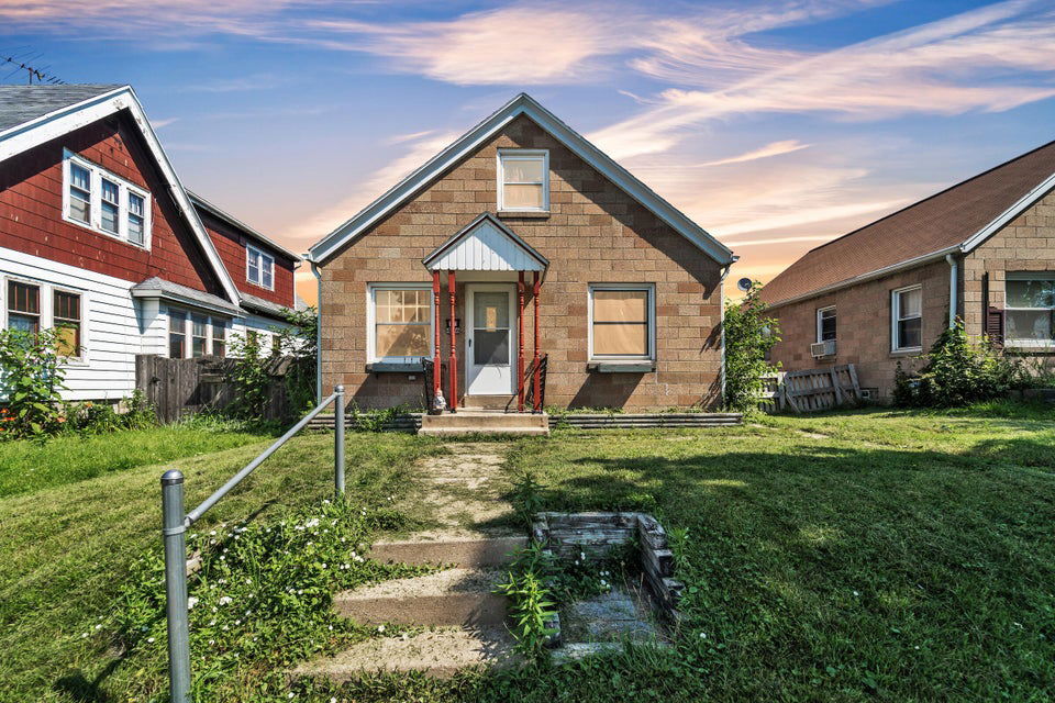 4016 W Orchard St in Milwaukee, WI - Building Photo