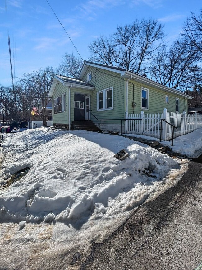 1280 Hindmarch St in Crescent, PA - Building Photo - Building Photo