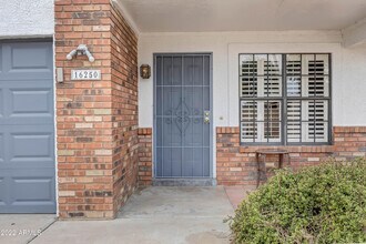 16250 N 64th Pl in Scottsdale, AZ - Foto de edificio - Building Photo