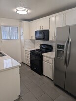 7014 Lanewood Ave, Unit 16 in Los Angeles, CA - Building Photo